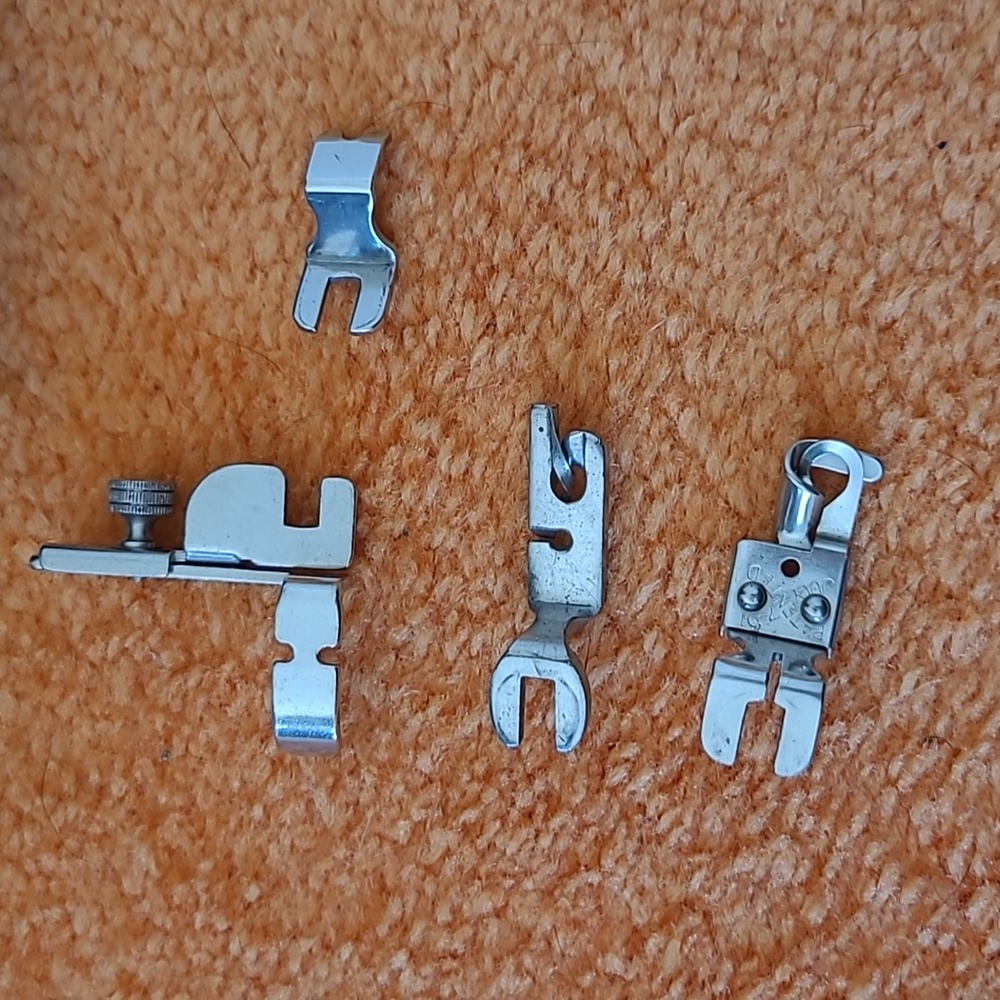 Sewing Machine Presser Foot Sets In Medal Container - Picture 4 of 7